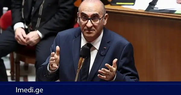 საფრანგეთის შინაგან საქმეთა მინისტრი: მკაცრად ვგმობ ძალადობას პოლიციელებისა და ჟანდარმების მიმართ - ამის მაგალითია პარიზი, სადაც სამართალდამცველებს სახურავებიდან საკვამურის ნატეხები დაუშინეს, მომხდარზე დაწყებულია გამოძიება