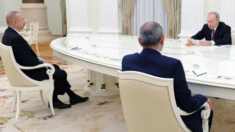 მედია: ვლადიმერ პუტინმა, ნიკოლ ფაშინიანმა და ილჰამ ალიევმა თურქმენეთში დახურული შეხვედრა გამართეს