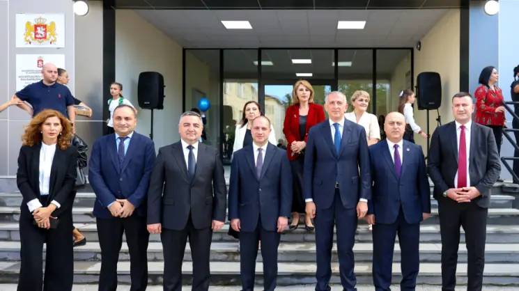 ზურაბ პატარაძემ და გივი მიქანაძემ მახინჯაურის საჯარო სკოლის განახლებული ინფრასტრუქტურა დაათვალიერეს და მოსწავლეებსა და მასწავლებლებს სწავლის დაწყება მიულოცეს