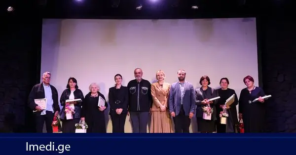 განათლების, მეცნიერებისა და ახალგაზრდობის მინისტრის მოადგილე ბაია კვიციანმა მესტიის მუნიციპალიტეტის პედაგოგებს მომავალი თაობების აღზრდასა და განათლებაში შეტანილი განსაკუთრებული წვლილისთვის მადლობის სიგელები გადასცა