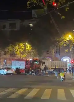 კიკვიძის პარკთან ერთმანეთს სახანძრო მანქანა და სატვირთო მანქანა შეეჯახა