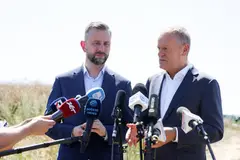 პოლონეთის უსაფრთხოების სამსახურებმა პრემიერ-მინისტრსა და თავდაცვის მინისტრზე შესაძლო თავდასხმის შესახებ ინფორმაციის მიღების შემდეგ საგანგებო შეხვედრა გამართეს