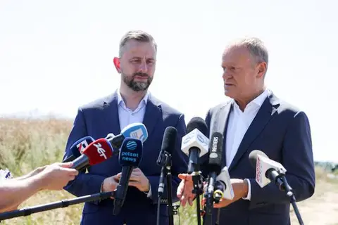 პოლონეთის უსაფრთხოების სამსახურებმა პრემიერ-მინისტრსა და თავდაცვის მინისტრზე შესაძლო თავდასხმის შესახებ ინფორმაციის მიღების შემდეგ საგანგებო შეხვედრა გამართეს