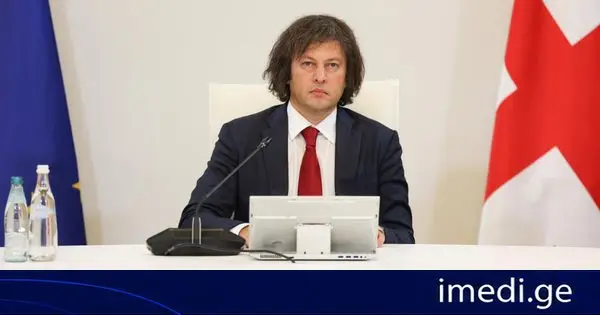 ირაკლი კობახიძე: 20 ლარი იყო ის მატება, რომელიც გათვალისწინებული იყო რამდენიმე წლის წინ დამტკიცებული ინდექსაციის წესით, თუმცა ბიუჯეტში გამოვძებნეთ რესურსი, კერძოდ, 128 მლნ ლარი და ამის ხარჯზე ჩვენ მოვახერხეთ ჯამში 45 ლარით პენსიის გაზრდა 70-წლამდე ასაკის პენსიონერებისთვის