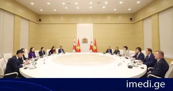 ირაკლი კობახიძე: ჩემთვის დიდი პატივია საქართველოში პირველი ოფიციალური ვიზიტით მყოფი ვიეტნამის ვიცე-პრეზიდენტის მასპინძლობა, გაფართოებული ფორმატის შეხვედრაზე განვიხილეთ ეკონომიკური თანამშრომლობის გაძლიერების შესაძლებლობები და კიდევ ერთხელ დავადასტურეთ მზადყოფნა საქართველოსა და ვიეტნამს შორის ორმხრივი პარტნიორობის შემდგომი გაღრმავებისთვის