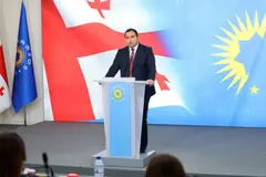 ირაკლი კირცხალია: `სამწუხაროდ, ამ პარტაქტივსა და პარტიულ საქმიანობაში ჩართულია ევროკავშირის ელჩი და ძალიან ნიშანდობლივია, რომ ისინი „გამოუვალი მდგომარეობის“ ნამღერზე ხტუნავდნენ – გამოუვალ მდგომარეობაში არიან და კიდევ უფრო მეტ გამოუვალ მდგომარეობაში შევლენ თავიანთი ასეთი უტიფარი ქმედებებით~