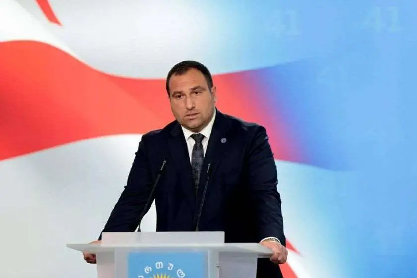ირაკლი კირცხალია: „საფრანგეთში სკოლის მოსწავლეებმა მკლავი დაკარგეს, თვალი, დასახიჩრდნენ და აქციის ეს დაშლის მეთოდები თურმე დემოკრატიულია და საქართველოში როდესაც დასახიჩრდნენ, დაიწვნენ პოლიციელები, ლაზარე გრიგორიადისი და მისნაირები ყოფილან გმირები“