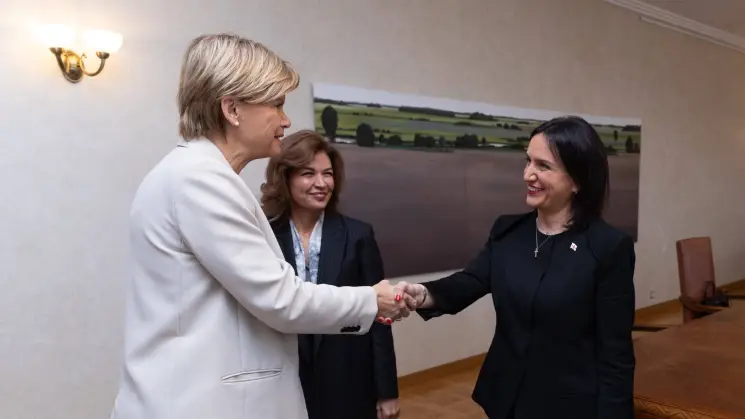 საქართველოს ელჩმა ლატვიის რესპუბლიკაში ანა აბულაძემ საგარეო საქმეთა მინისტრ ბაიბა ბრაჟეთან გაცნობითი ხასიათის შეხვედრა გამართა