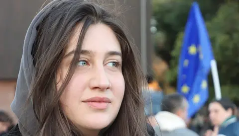 “ნახევარ ზუგდიდს რომ გვიჩივლა პატრულმა ნიკოლოზ თორდიამ – გერმანიაში ითხოვს თავშესაფარს” – მარიამ სიჭინავა.