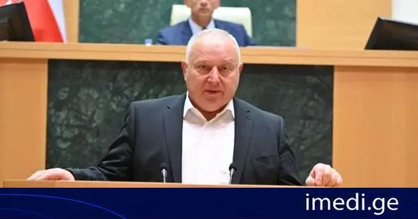 პაატა კვიჟინაძე: რასაც არ უნდა ითხოვდეს ოპოზიცია, რომელიც ეკონომიკურ მაჩვენებლებს დააზიანებს, პოპულისტური გადაწყვეტილებების მიღება არ შეიძლება - არ დავუშვებთ, დაირღვეს ეკონომიკური პარამეტრები, ვიმუშავებთ, რომ იყოს მაღალი ეკონომიკური ზრდა, რაც საშუალებას მოგვცემს, ყოველწლიურად გავზარდოთ პენსიები