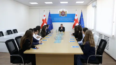 გიორგი ჯინჭარაძე ანაზღაურებადი სტაჟირების პროგრამით შერჩეულ ახალგაზრდებს შეხვდა