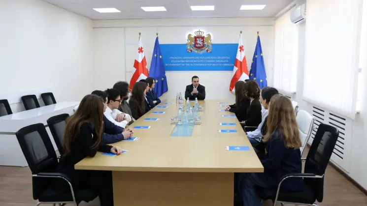 გიორგი ჯინჭარაძე ანაზღაურებადი სტაჟირების პროგრამით შერჩეულ ახალგაზრდებს შეხვდა