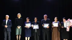 ბაია კვიციანმა, ლენტეხისა და ცაგერის მუნიციპალიტეტებში პედაგოგებს მომავალი თაობების აღზრდასა და განათლებაში შეტანილი განსაკუთრებული წვლილისთვის მადლობის სიგელები გადასცა