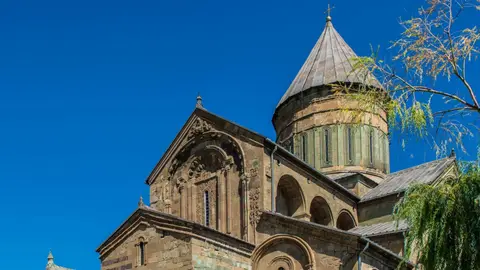 სვეტიცხოვლობის დღესასწაულთან და საქართველოში ქრისტიანობის სახელმწიფო რელიგიად გამოცხადების 1700 წლისთავთან დაკავშირებით, სვეტიცხოვლის ტაძარში პატრიარქი წირვას აღავლენს