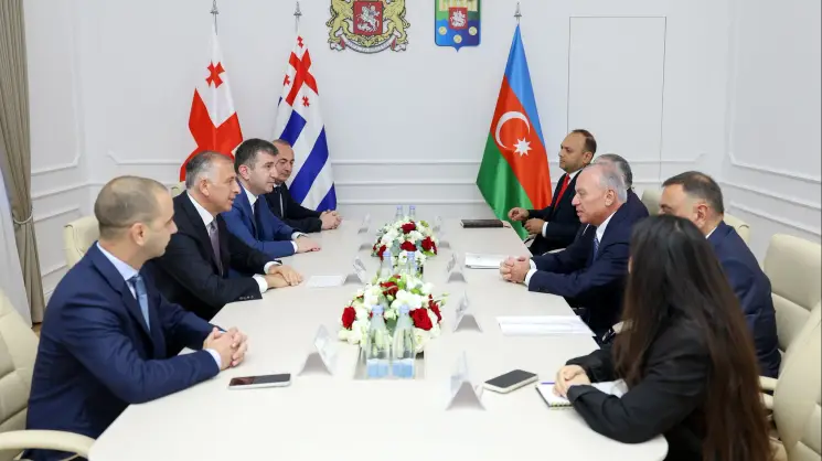 აჭარის მთავრობის თავმჯდომარე აზერბაიჯანის საკონსტიტუციო სასამართლოს თავმჯდომარეს შეხვდა