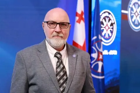 დავით ქართველიშვილი: “პოპულისტების მთავარი კოზირი ის ზღაპარია, თითქოს საკმარისია პარლამენტის დათხოვნა და მინისტრებისთვის ხელფასების ჩამორთმევა, რომ ქართველი პენსიონერის პენსია ევროპელისას გაუთანაბრდეს”