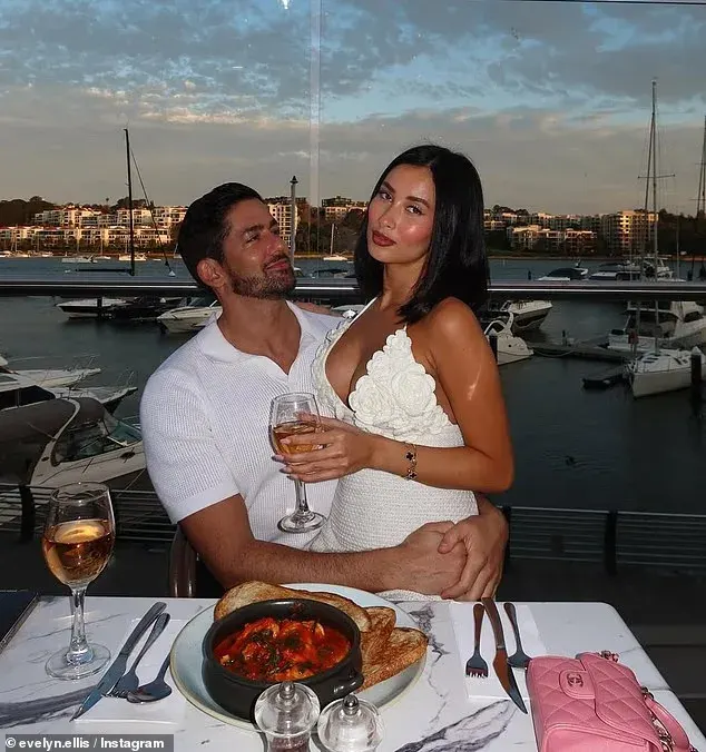 Married At First Sight-ის ვარსკვლავმა ეველინ ელისმა თავის შეყვარებულთან, დუნკან ჯეიმსთან ერთად ჰელოუინისთვის თავისი უახლესი გარდასახვა წარმოადგინა. ორივე ფოტოზეა გამოსახული.