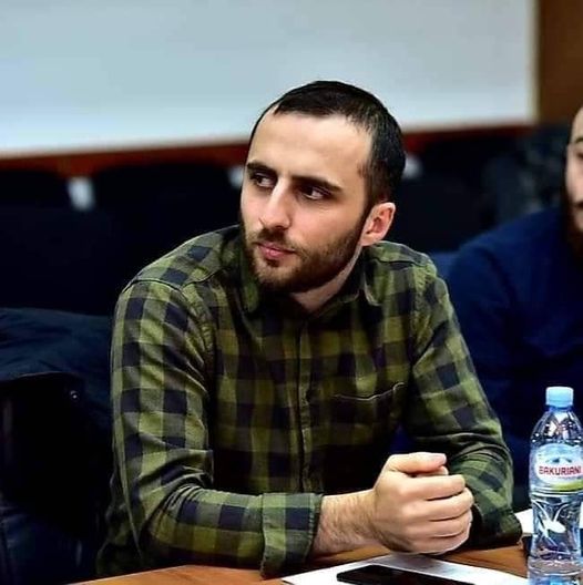 გიორგი ტაბატაძე: ვის უნდა მოვუხადოთ ბოდიში? ჩვენს ბიჭებს სამხედრო ტყვეებს თავზე რკინის ვედროს აცვამდნენ და არმატურებით უბრახუნებდნენ