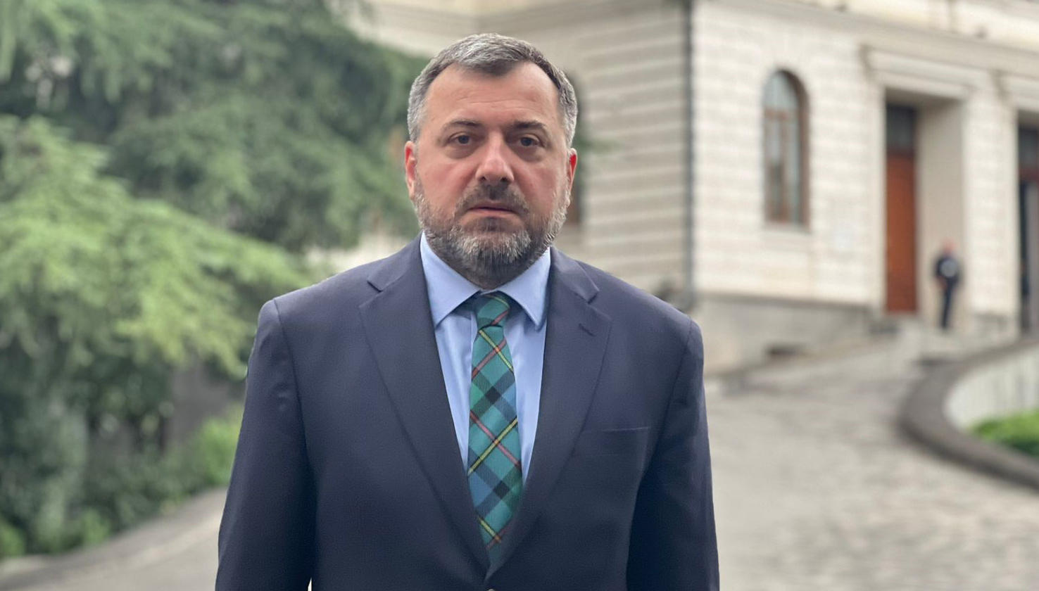 გია ჯაფარიძე: პაპუაშვილს ისევ ვუხსენებივარ. თუ რამე სათქმელი აქვს, ნებისმიერი ტელევიზიის სტუდიაში პირდაპირ ეთერში მოვიდეს. ნუ ეშინია. დაბლოკილი ვყავარ, არ ითაგება