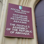 In Abkhazia, the participants of the so-called They broke into the territory of the parliament - the procedure for ratifying the investment agreement between Sukhumi and Moscow did not take place