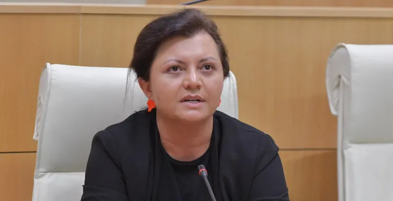 ეკა ხერხეულიძე: ეს ყმაწვილი (ალექსანდრე წულაძე) ზურაბ ადეიშვილის თანაშემწის თანაშემწე გახლდათ წლების მანძილზე, მუდმივად პირმომცინარი ეგებებოდა ბ-ონ ზურასთან მიმსვლელ სტუმრებს