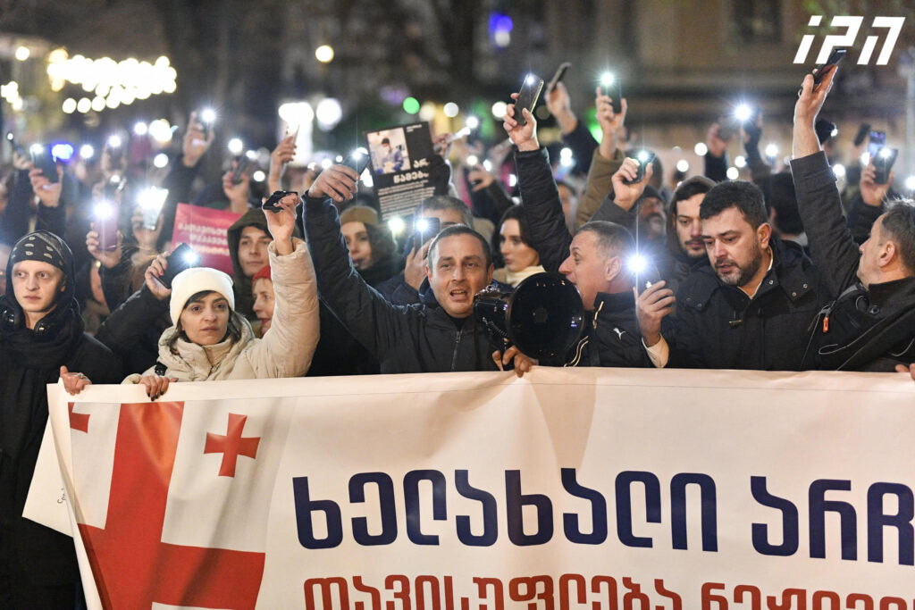 პარლამენტთან საპროტესტო აქცია განახლდა