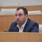 ზუსტად ესაა ის სცენარი, რაც ჩამოვიდა და ახლა რომ ამუშავებენ მაკკეინის სტიპენდიატთან ფანჩატურ სამში