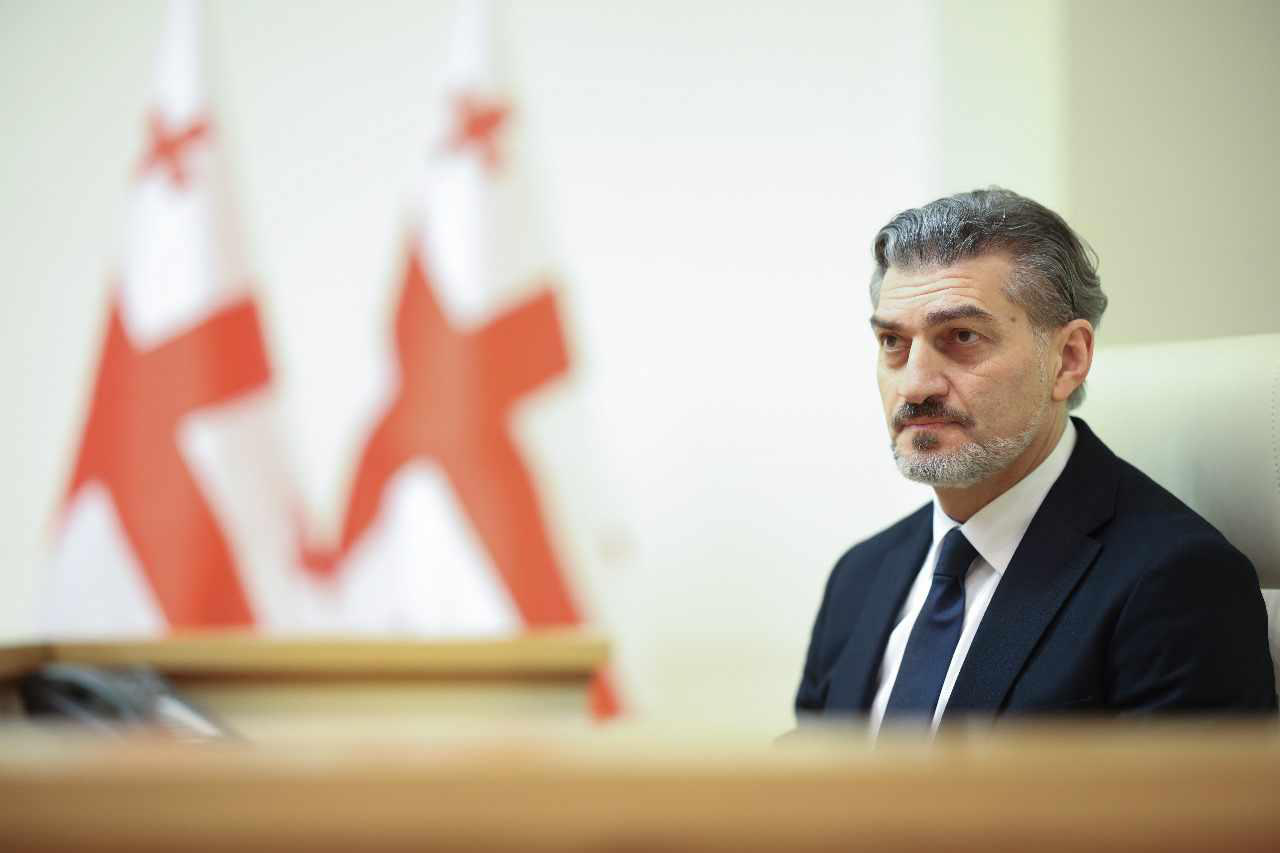 “მაქვს პატივი, როგორც პრეზიდენტს, მოგილოცოთ კიდევ ერთხელ დღევანდელი დღესასწაული და დაგპირდეთ, რომ ყველა თქვენგანის მხარში ვიქნები ჩვენი ქვეყნის გასაძლიერებლად”