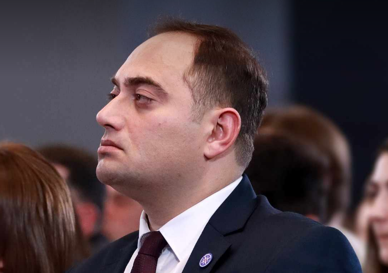ლიბერალური ფაშიზმი, გაუკუღმართებული ღირებულებები და “ლგბტ” სიგიჟეები ასაზრდოვეთ, რამაც საბოლოო ჯამში, ლიბერალური დღის წესრიგის დეკონსტრუქცია გამოიწვია!