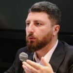 რაც ამერიკის შეერთებულ შტატებში შესაძლებელია, რომ აღქმული იყოს როგორც ტერორისტული აქტი, ჩვენს ქვეყანაში ეს არის „გმირობა“