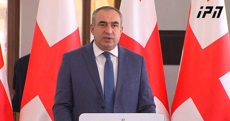 ვლადიმერ ბოჟაძე – გიორგი ბაჩიაშვილს უთხარით ღამე არ დაიძინოს იმიტომ, რომ მისწვდებიან ქართველი სამართალდამცველები – ფხიზლად იყოს – თუ სადმე არსებობს მართლა ის ხვრელი, რომელშიც გაძვრა და გაეტია, ამასაც მოვიძიებთ