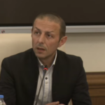 გურამ დონაძე გვიბარებს მე და ვაწაძეს თავისთან, ნაბეჭდ ჩვენს ჩვენებას გვიდებს – ჩვენ რა უნდა გვეთქვა პროცესზე, სადაც მოსამართლეც კი არ დაგვისვამდა ზედმეტ შეკითხვას