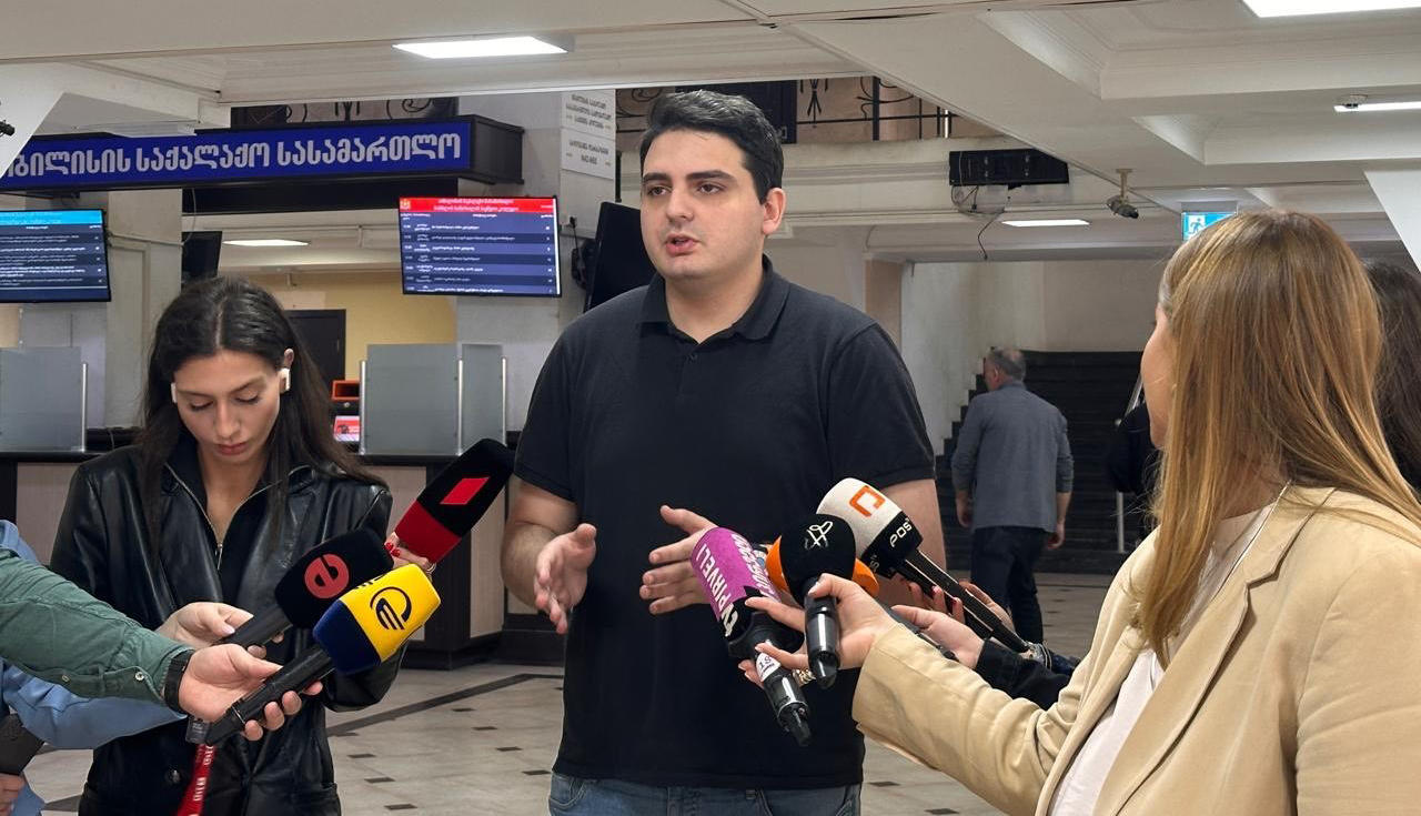 ლევან სანიკიძე: მიხეილ სააკაშვილი პოლიტპატიმარია! ამაში თუ ეჭვი შეგაქვს, გილოცავ! – შენ ხარ სტანდარტული ქოცი