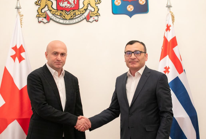 აჭარის მთავრობის თავმჯდომარე სულხან თამაზაშვილი ბათუმის შოთა რუსთაველის სახელმწიფო უნივერსიტეტის რექტორს, ტიტე აროშიძეს შეხვდა