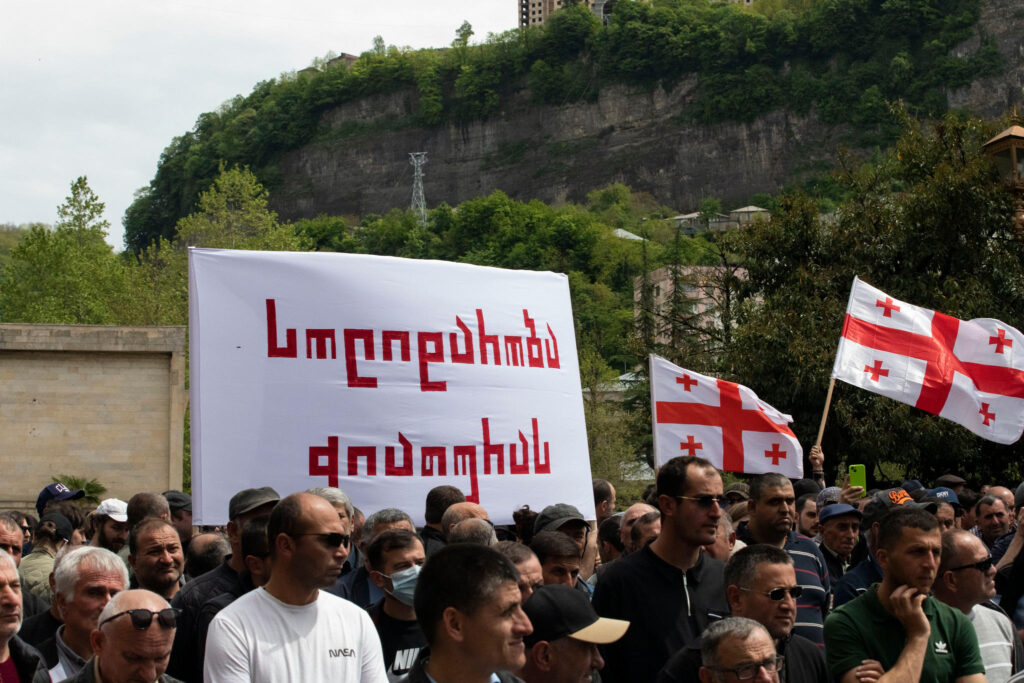 “გახარია საქართველოსთვის” ლიდერები ჭიათურაში მაღაროში დასაქმებულებს შეხვდნენ