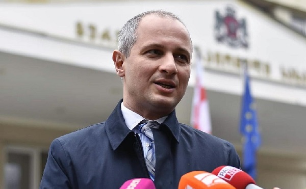 “ნიკას მოექცნენ როგორც კრიმინალს” –  გიორგი კონდახიშვილის კომენტარი ნიკა მელიას მონახულების შემდეგ (ვიდეო)