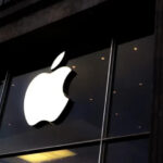 Trump threatens Apple with 25%tariffs-CNN