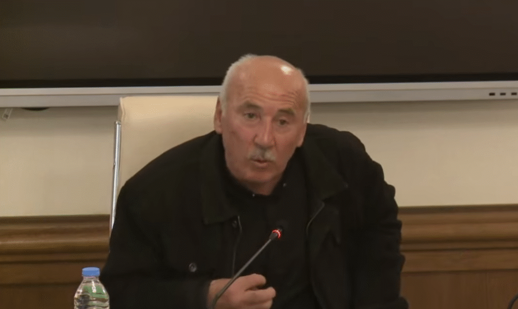 ყოველგვარი გაფრთხილების გარეშე რომ დახოცა ბიჭები, ფიქრობს რა გავაკეთო და დაურეკეს გურამ დონაძეს. დადგეს ყალბი სცენარი