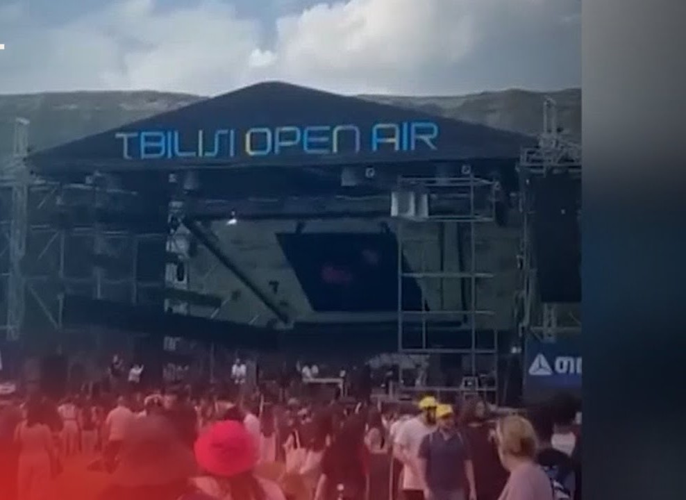 როგორ მიმდინარეობს Tbilisi Open Air, რომელიც წელს საქართველოს დამოუკიდებლობის დღეს ეძღვნება და მხოლოდ ქართველ შემსრულებლებს მასპინძლობს? (ვიდეო)