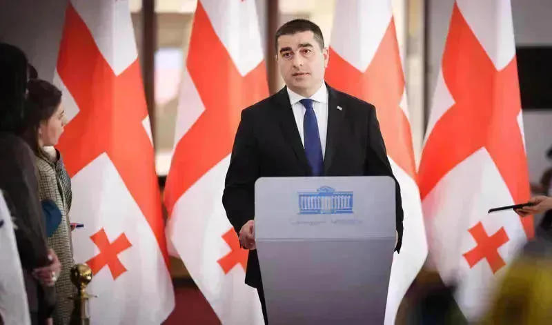 შალვა პაპუაშვილი – ნიკა მელია არის ბრიუსელის წახალისებული, 2021 წელს ბრიუსელმა გადაუხადა გირაო და ამით წააქეზა კანონის დაუმორჩილებლობა, სწორედ მელიას საქმე იყო, რის გამოც გარედან გვაჯანჯღარეს