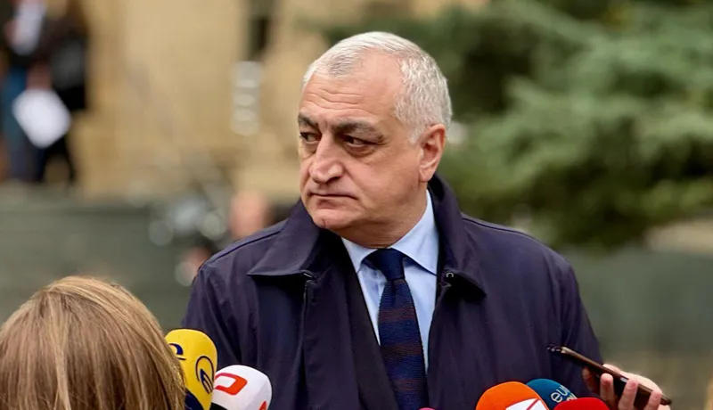 მამუკა ხაზარაძე – რატომ არ იბარებენ იმ ხალხს სასამართლო დარბაზში, ვისაც აქვს პრეტენზია ჩემსა და ბადრის მიმართ, რადგან ეს არის ერთი „კლანი“ – რით ჯობია წულუკიანი ნებისმიერს, რომელიც სასამართლოზე დადის?