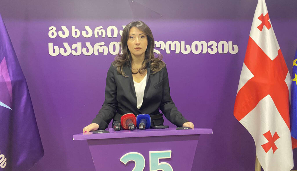 ტატა ხვედელიანი – დღეს “ქართულ ოცნებას“ თბილისის საკრებულოს ახალი თავმჯდომარის არჩევნების ჩასატარებლად ქვორუმი არ გააჩნდა, მაშველ რგოლად მიხეილ კაკაურიძე მოევლინა, რომელიც “ლელოს“ სახელით არის წარმოდგენილი