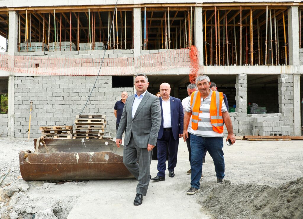 ხელვაჩაურის მუნიციპალიტეტში ინფრასტრუქტურული სამუშაოები აქტიურ რეჟიმში მიმდინარეობს