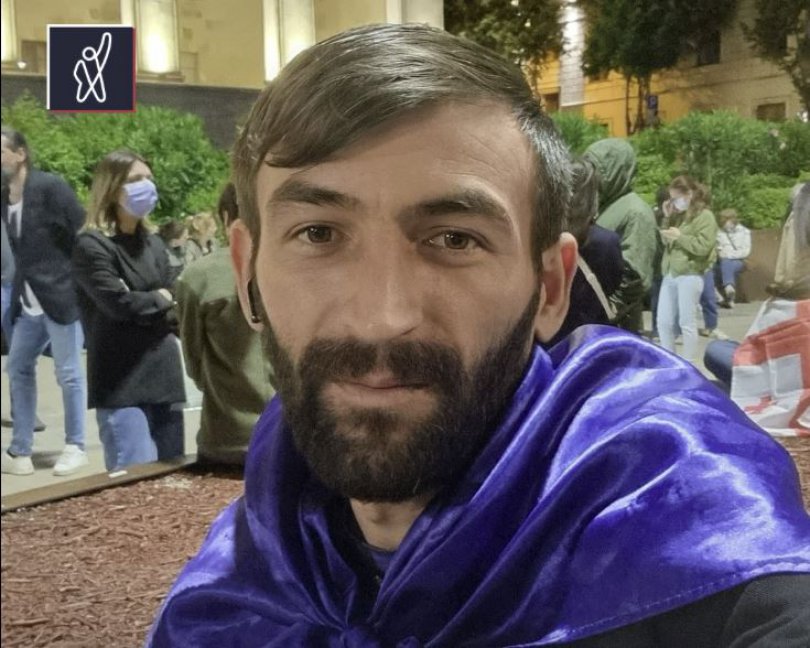 პარლამენტთან შიმშილობა კიდევ ერთმა აქტივისტმა, ვახო ფიცხელაურმა დაიწყო