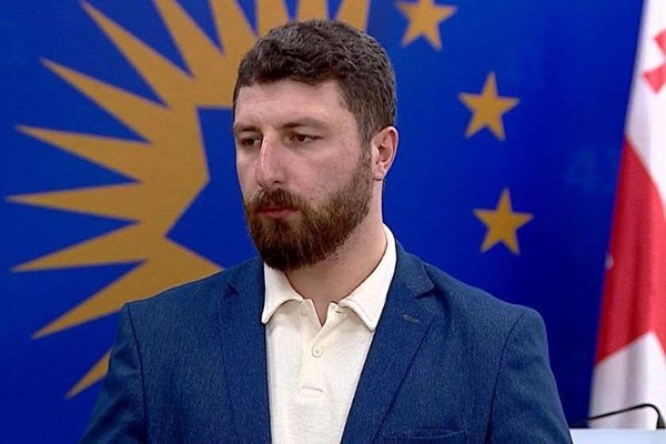 საელჩოები ჩართული არიან და მცდელობები აქვთ, ჩაერიონ ქვეყნის შიდა საქმეებში, მათ მიერ დაფინანსებული აქტივობები პოლიტიკური შინაარსის არის, რაც ვენის კონვენციით აკრძალულია