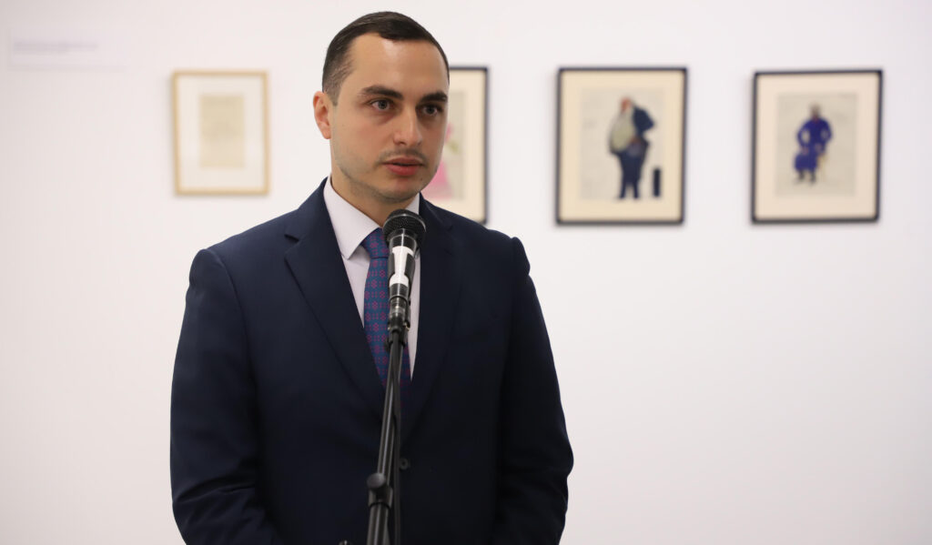 გიორგი ჯინჭარაძემ სტუდენტებს ალექსანდრე შარვაშიძის ნამუშევრების გამოფენაზე უმასპინძლა