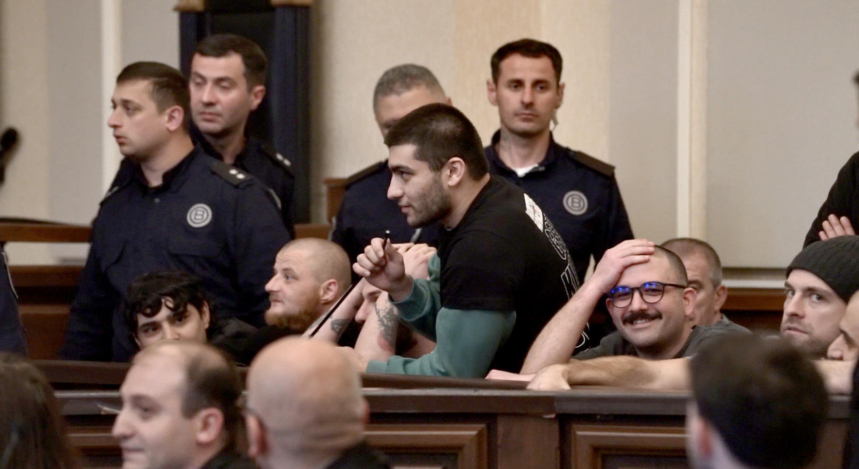 რეზო კიკნაძე – სრული ბაკქანალიაა ქვეყანაში და ზოგიერთი პარტია ამბობს, რომ არჩევნებში უნდა გავიდეს, რისი იმედი აქვთ? – სტუდენტ გოგოებს იჭერენ და თხოვნა მაქვს, თუ მომისჯით, 12 დღე დამიმატოთ – „ძირს რუსეთის დამპალი იმპერია!“