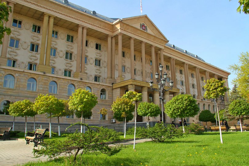 სასამართლოს შენობაში მედიის მიერ გადაღების აკრძალვის კანონპროექტი მეორე მოსმენით მიიღეს