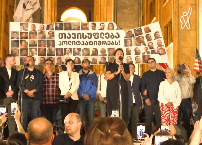 ზურაბიშვილი პარლამენტთან: გამარჯვება არც შიმშილობით, არც არჩევნებით – მხოლოდ ერთობით