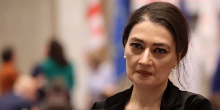 „ჰეი ჰეი აბა როგორ ხართ მანდ “ცრუ პოლიტ ფერხულის მონაწილენო!!!“ – თაკო ჩარკვიანი